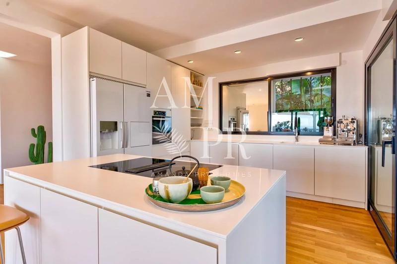 Villa - 300 m² - 8 pièces