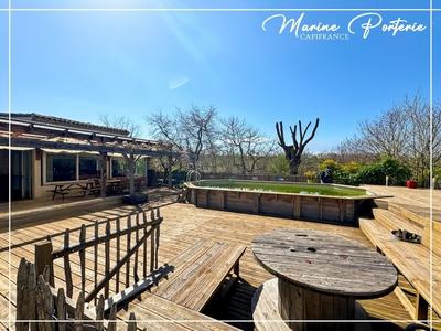 Maison en pierre - 251 m² - 7 pièces