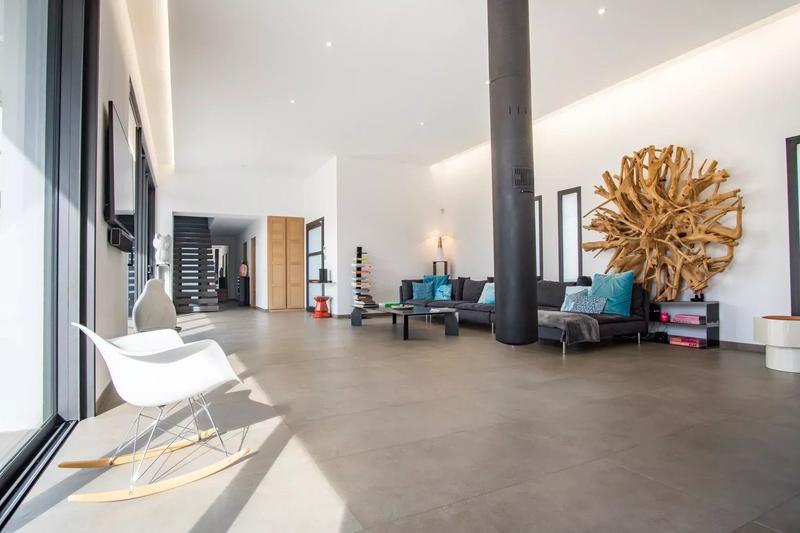 Maison - 220 m² - 5 pièces