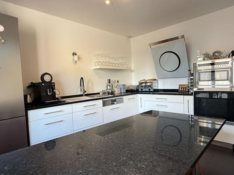 Maison - 284 m² - 9 pièces