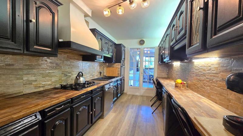 Maison - 188 m² - 7 pièces