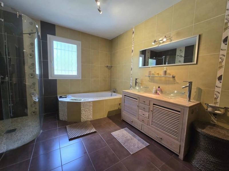 Maison - 207 m² - 9 pièces