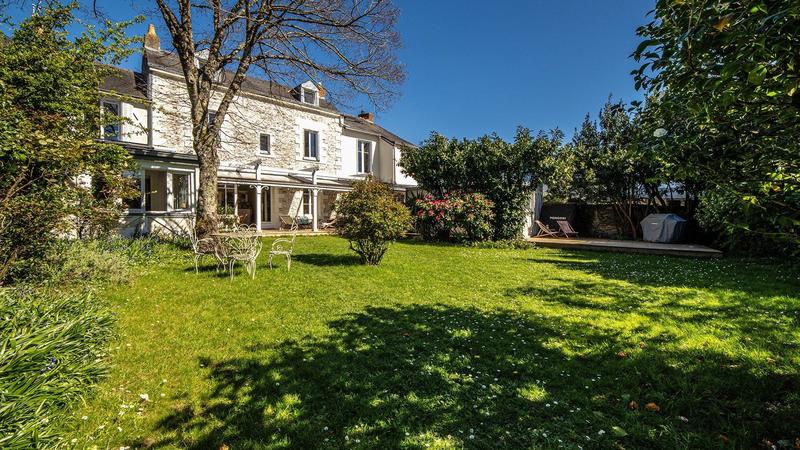 Maison - 220 m² - 7 pièces