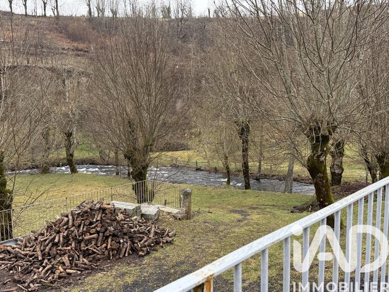 Maison - 250 m² - 11 pièces