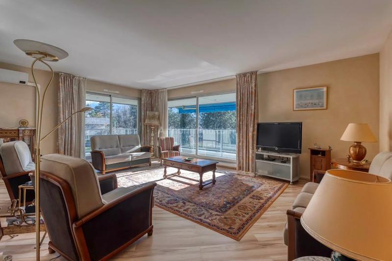 Appartement - 214 m² - 6 pièces