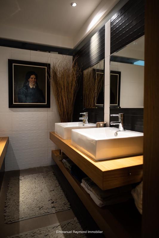 Maison contemporaine - 405 m² - 9 pièces