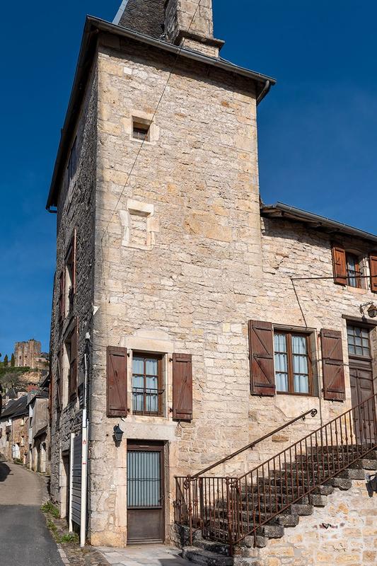 Maison - 317 m² - 12 pièces