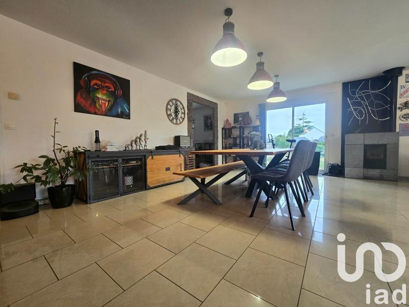 Maison - 210 m² - 6 pièces