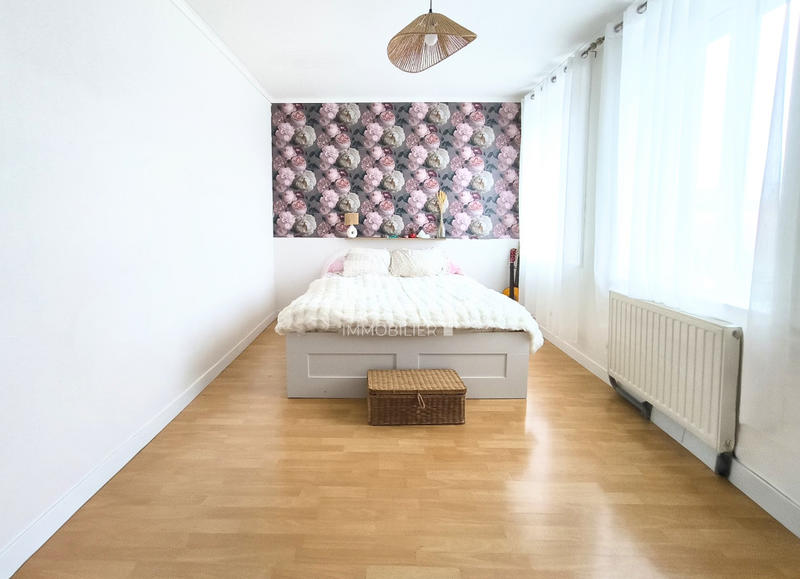 Maison - 210 m² - 6 pièces