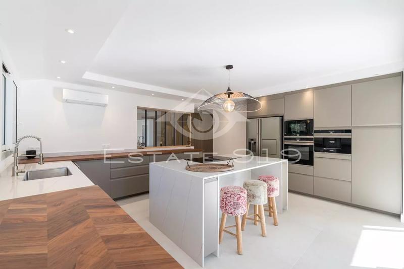 Villa - 225 m² - 6 pièces