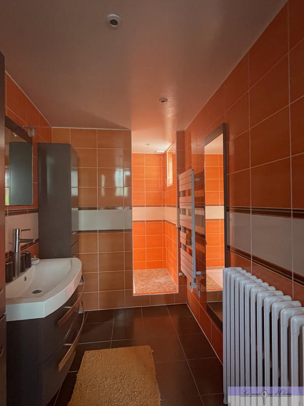 Maison - 258 m² - 9 pièces