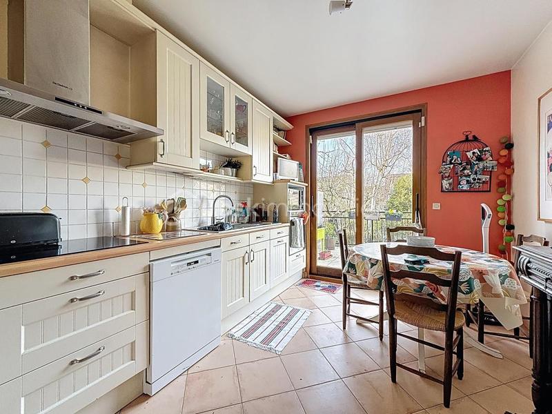 Maison - 248 m² - 11 pièces