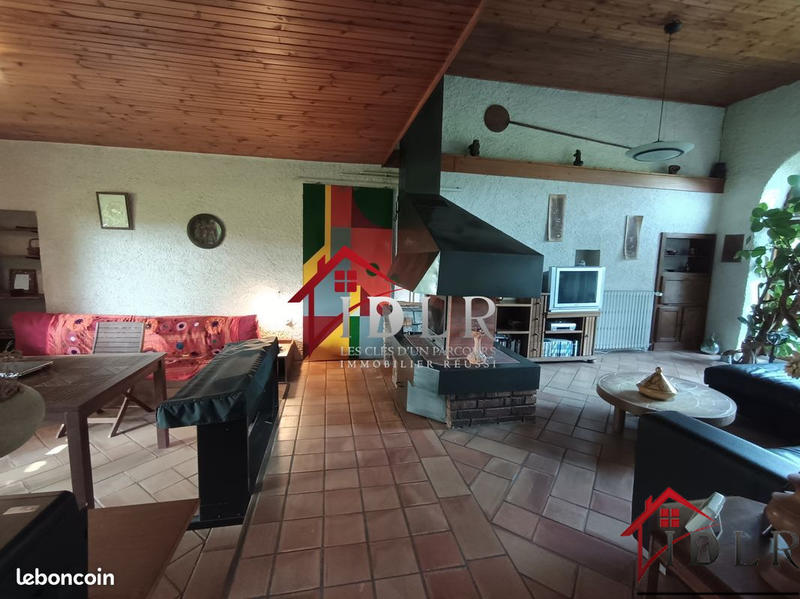 Maison - 270 m² - 9 pièces