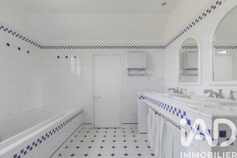 Maison - 180 m² - 6 pièces