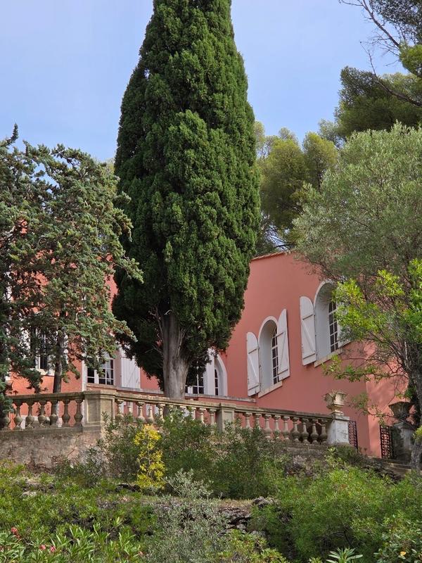 Villa - 322 m² - 12 pièces