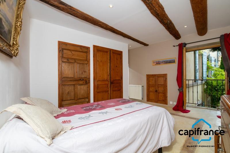 Maison - 210 m² - 7 pièces