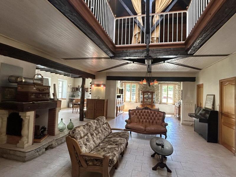 Maison - 290 m² - 12 pièces