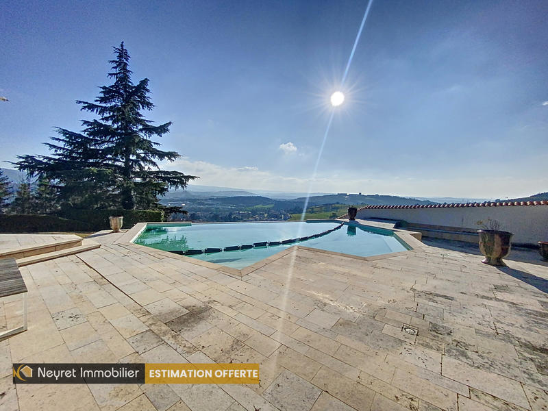 Maison - 370 m² - 10 pièces