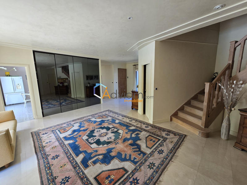 Villa - 260 m² - 6 pièces