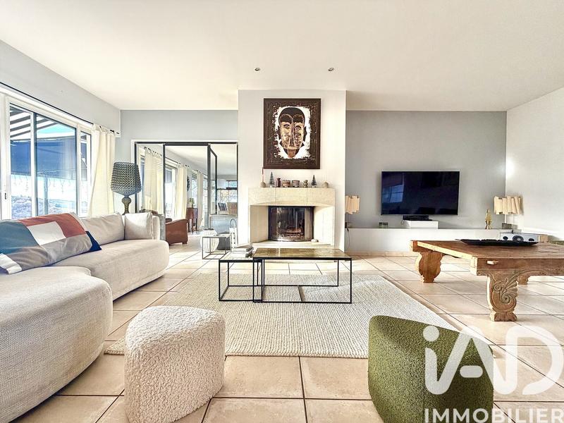 Maison - 260 m² - 9 pièces