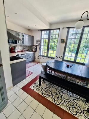 Villa - 280 m² - 9 pièces