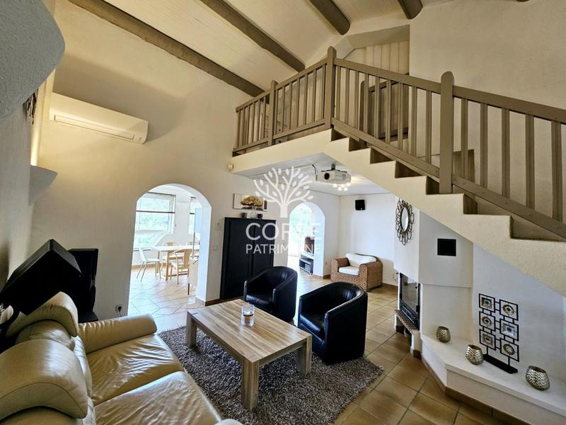 Villa - 242 m² - 9 pièces