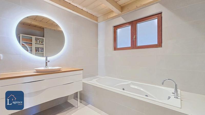 Maison - 262 m² - 8 pièces