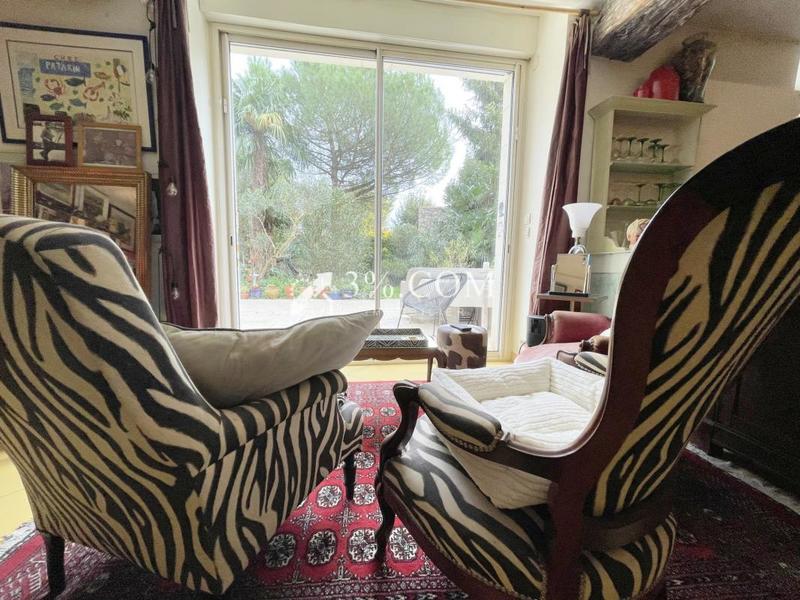 Maison - 235 m² - 6 pièces