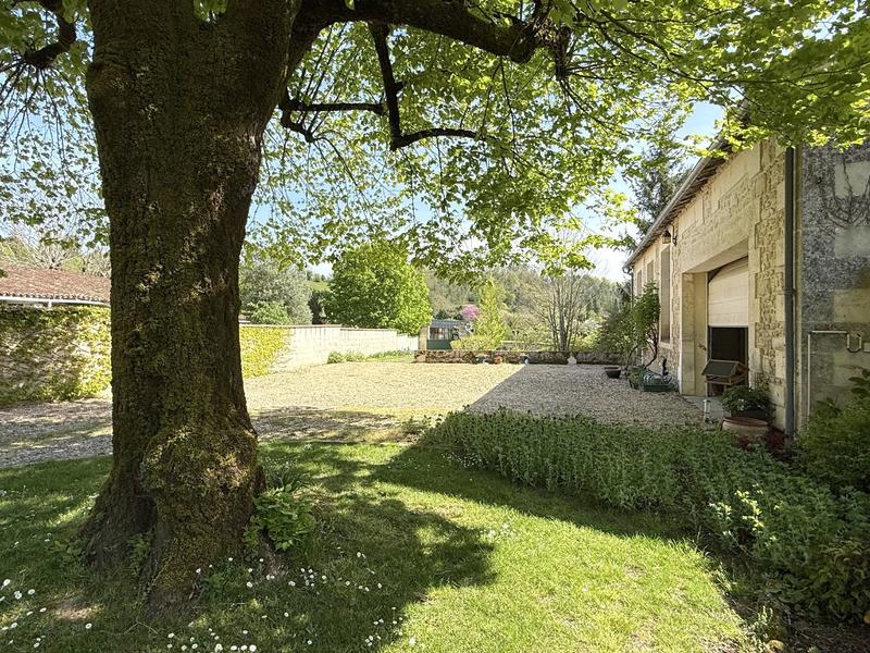 Maison - 238 m² - 7 pièces