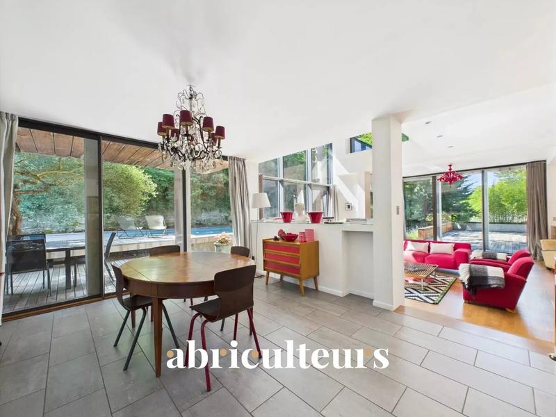 Maison - 316 m² - 9 pièces