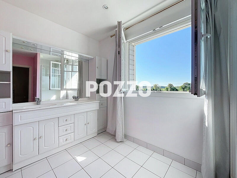 Maison - 145 m² - 7 pièces