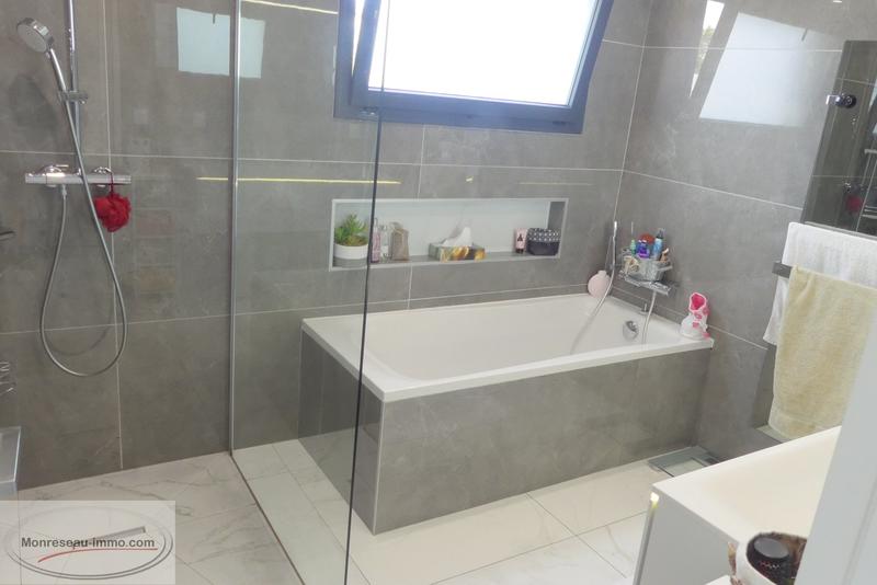 Demeure - 235 m² - 8 pièces