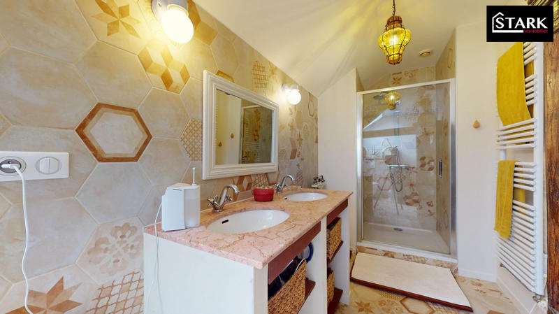 Maison - 177 m² - 7 pièces