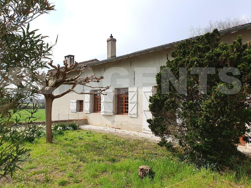 Maison - 228 m² - 6 pièces