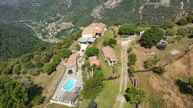 Maison - 180 m² - 9 pièces