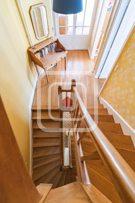 Maison - 217 m² - 8 pièces