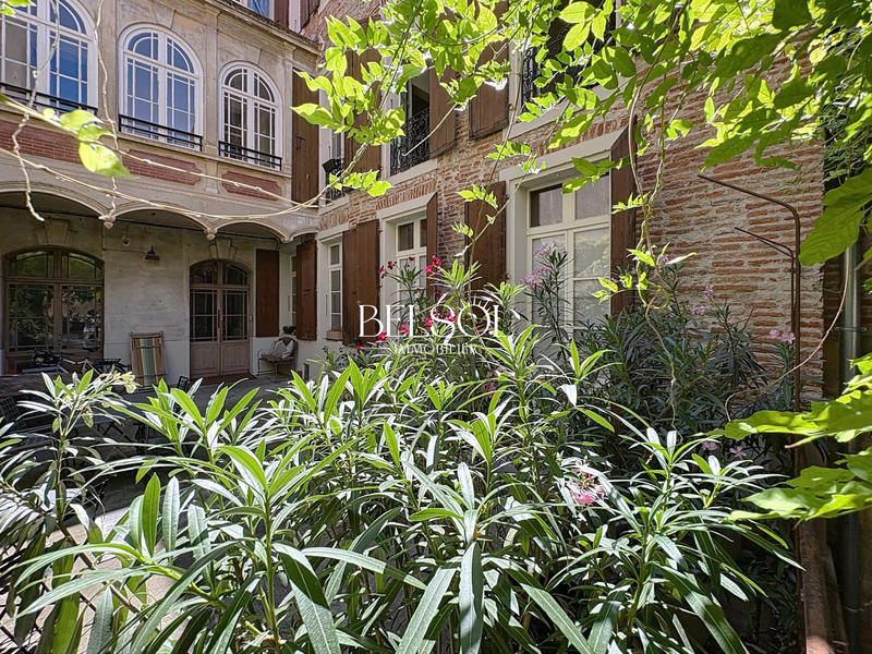 Maison - 300 m² - 8 pièces