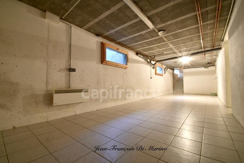 Maison - 211 m² - 8 pièces