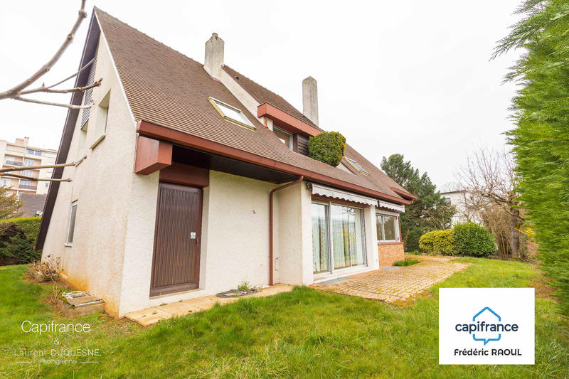 Maison - 215 m² - 7 pièces