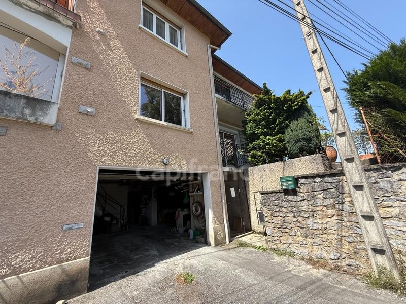 Maison - 220 m² - 11 pièces