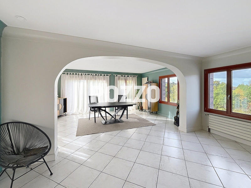 Maison - 275 m² - 11 pièces