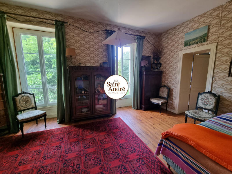 Maison - 470 m² - 12 pièces