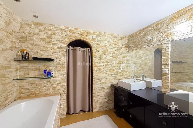 Maison - 163 m² - 7 pièces