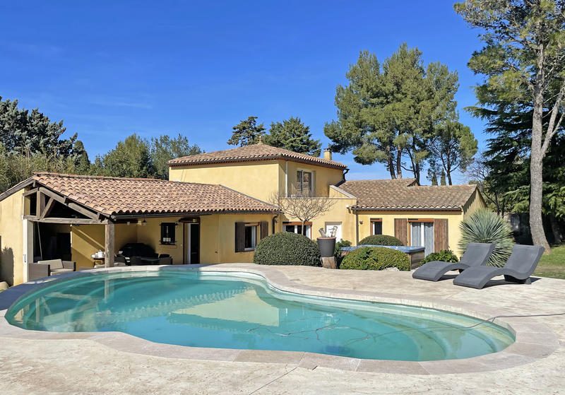 Maison - 300 m² - 9 pièces