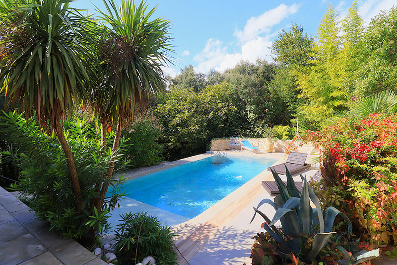 Maison - 357 m² - 8 pièces