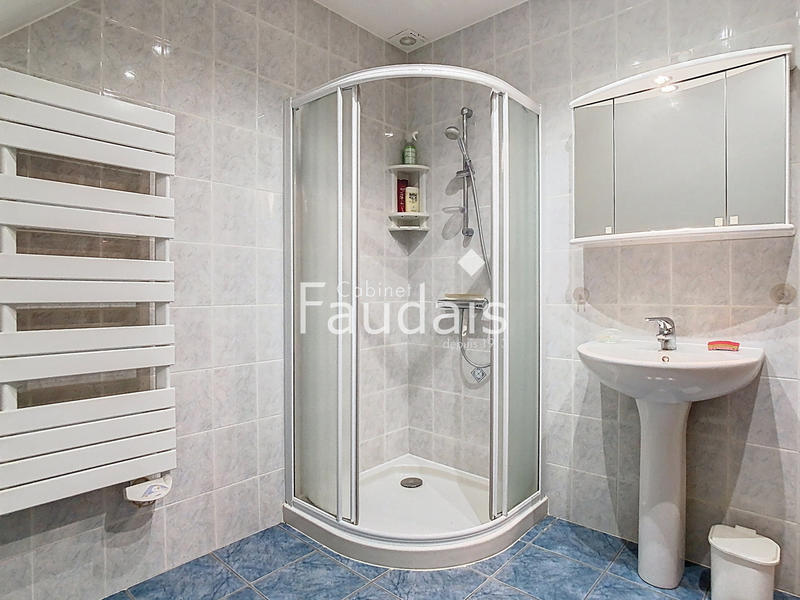 Maison - 180 m² - 8 pièces