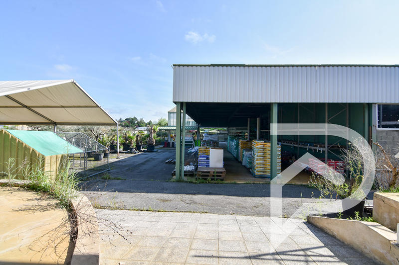 Local commercial - 2 600 m²