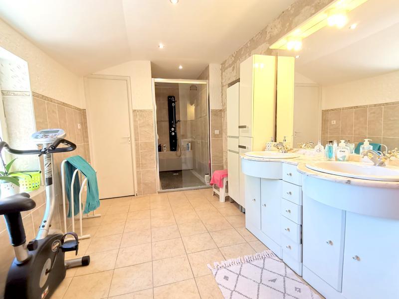 Maison - 218 m² - 7 pièces