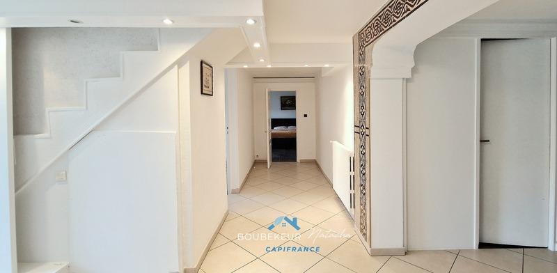 Maison - 252 m² - 8 pièces