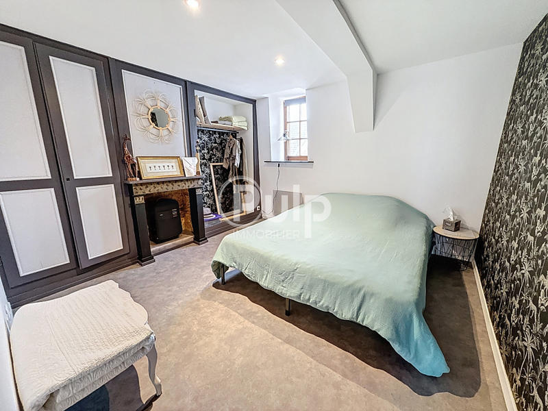 Maison - 210 m² - 10 pièces